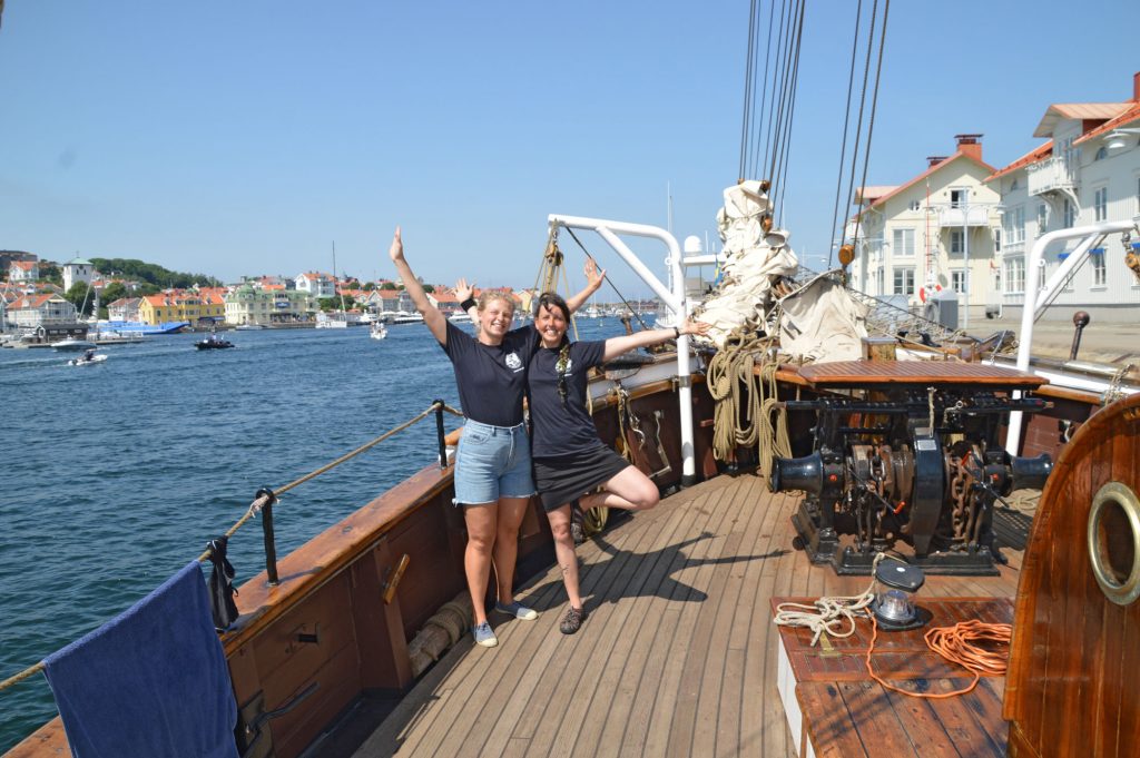 Nathalie und Peggy auf dem Vorschiff der »Seute Deern«